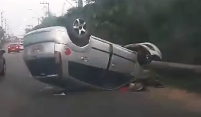 Leia mais sobre o artigo Motorista perde controle do carro e veículo capota na Estrada da Maioba